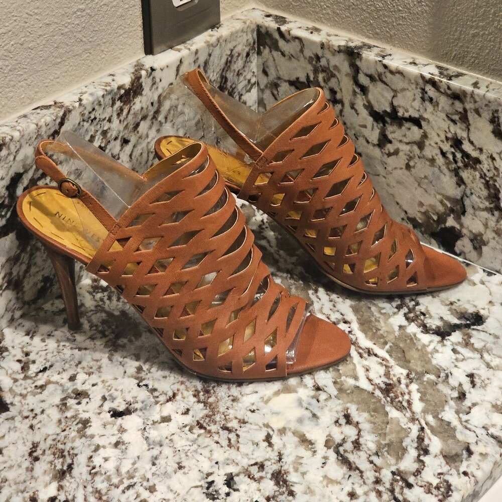 Ladies Nine West Size 10 M Leather High Heel Shoes